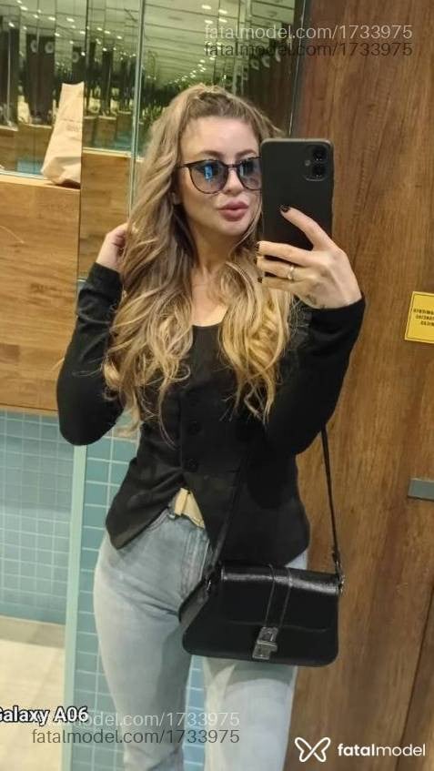 Acompanhante mulher ruiva (o) de olhos mel - Larissa Blond