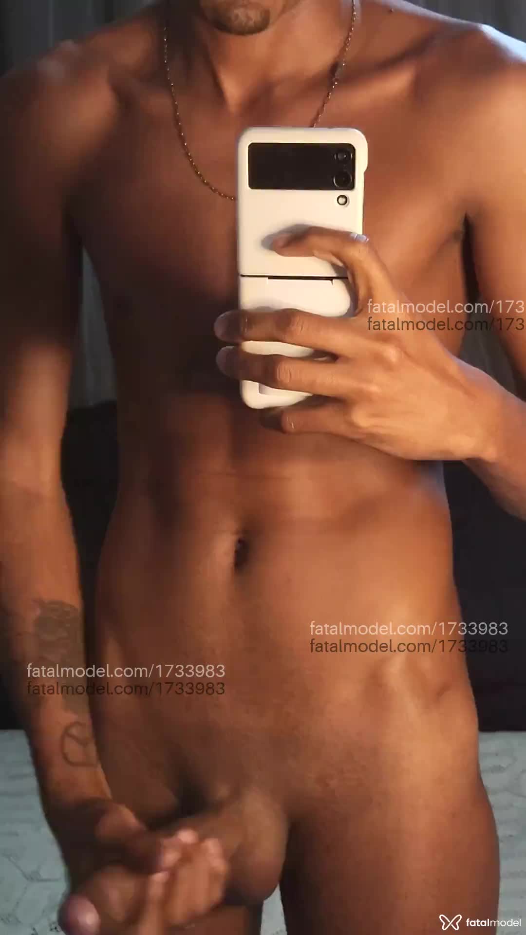 Acompanhante homem morena (o) de olhos castanhos - Rodrigo