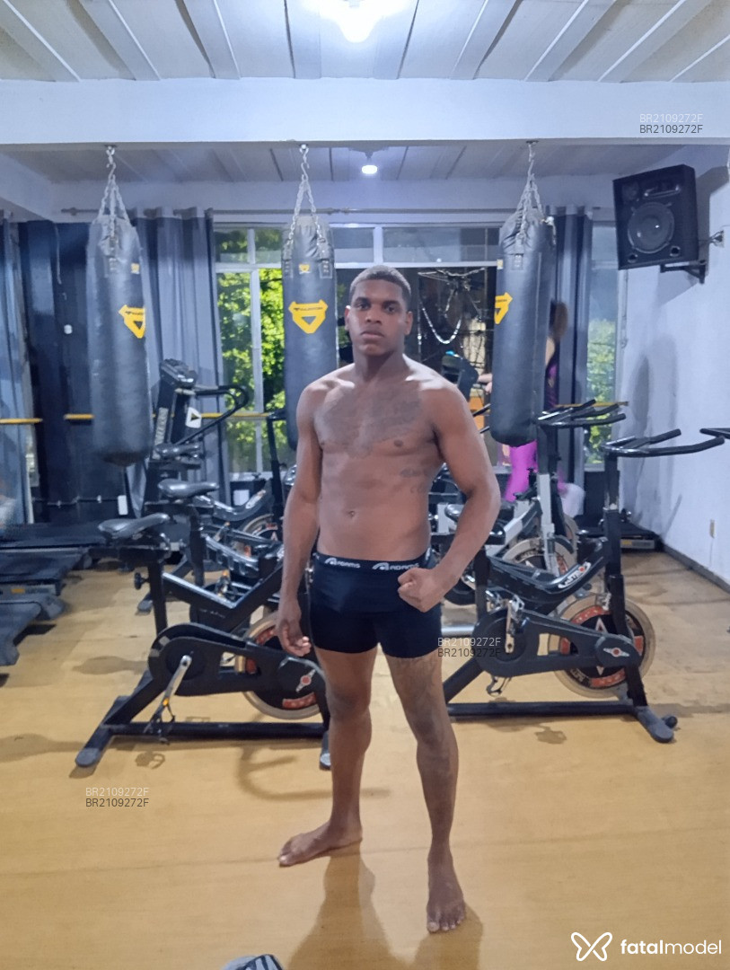 Acompanhante homem morena (o) de olhos castanhos em Rio de Janeiro - Brenno