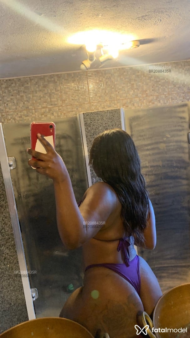 Acompanhante mulher morena (o) de olhos mel em Porto Belo Acompanhante mulher morena (o) de olhos mel em Porto Belo - Vitória Mendes