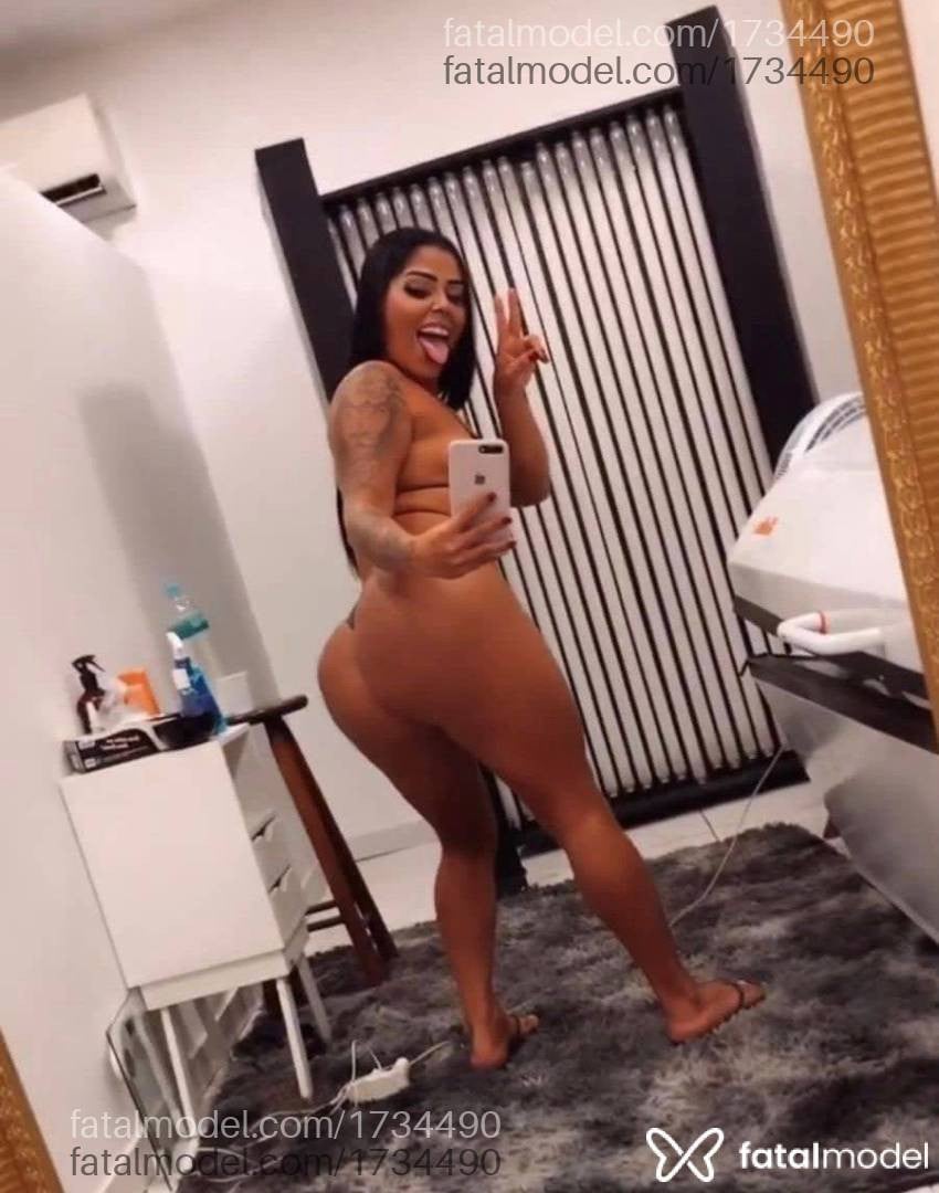 Acompanhante mulher morena (o) de olhos castanhos - Maya Ferraz