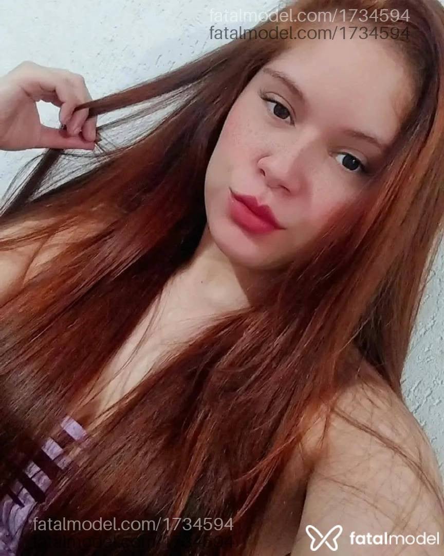 Acompanhante mulher ruiva (o) de olhos castanhos - Ágata Märtins
