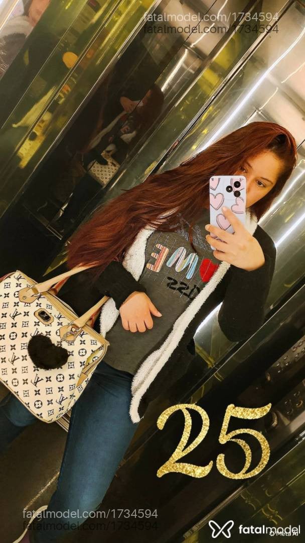 Acompanhante mulher ruiva (o) de olhos castanhos - Ágata Märtins
