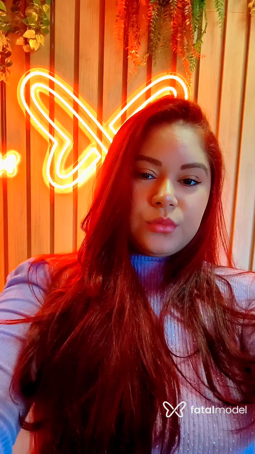 Acompanhante mulher ruiva (o) de olhos castanhos - Ágata Märtins