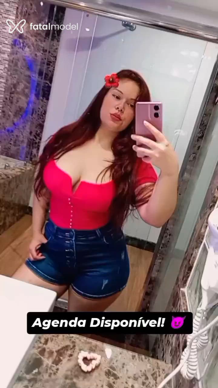 Acompanhante mulher ruiva (o) de olhos castanhos - Ágata Märtins