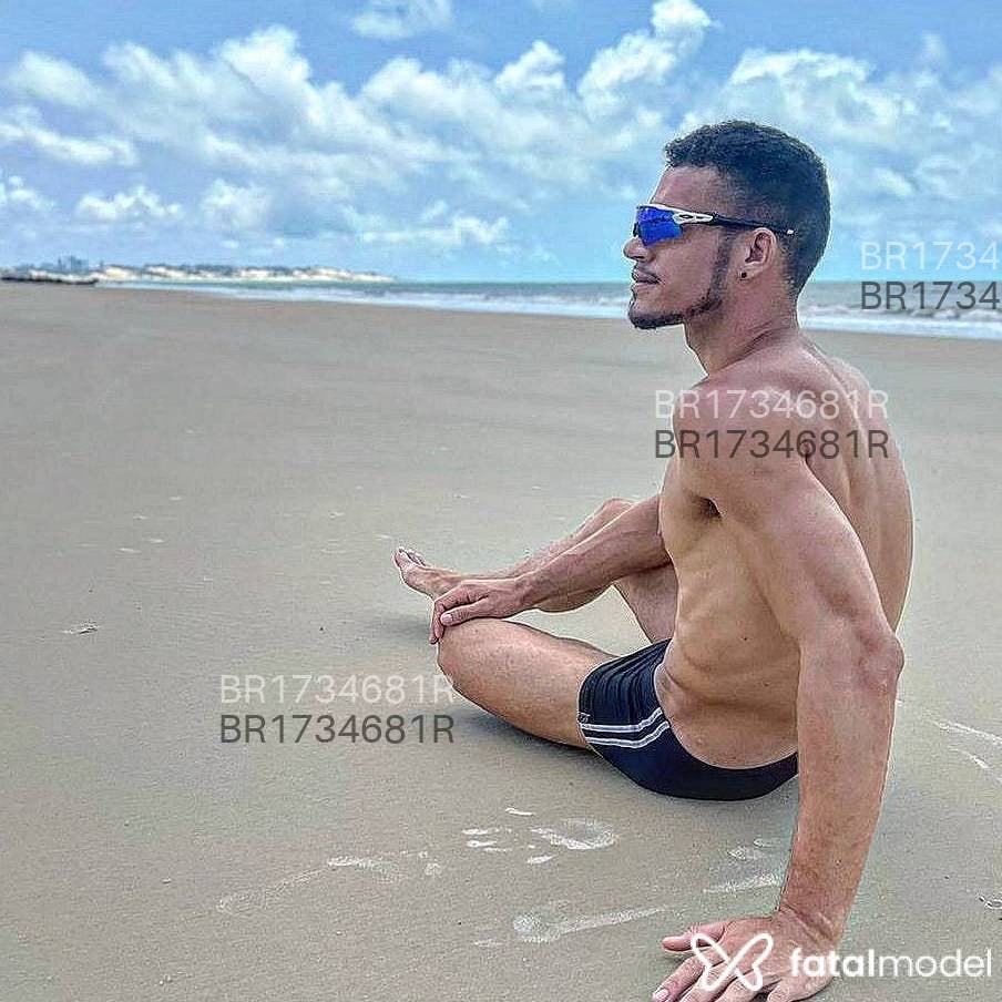 Acompanhante homem com cabelo castanho de olhos castanhos em João Pessoa Acompanhante homem com cabelo castanho de olhos castanhos em João Pessoa - Henrique