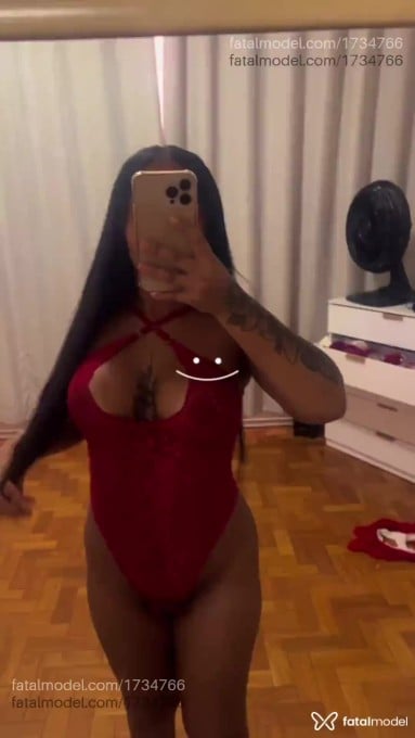 Acompanhante mulher com cabelo castanho de olhos castanhos em Itaúna - Mel
