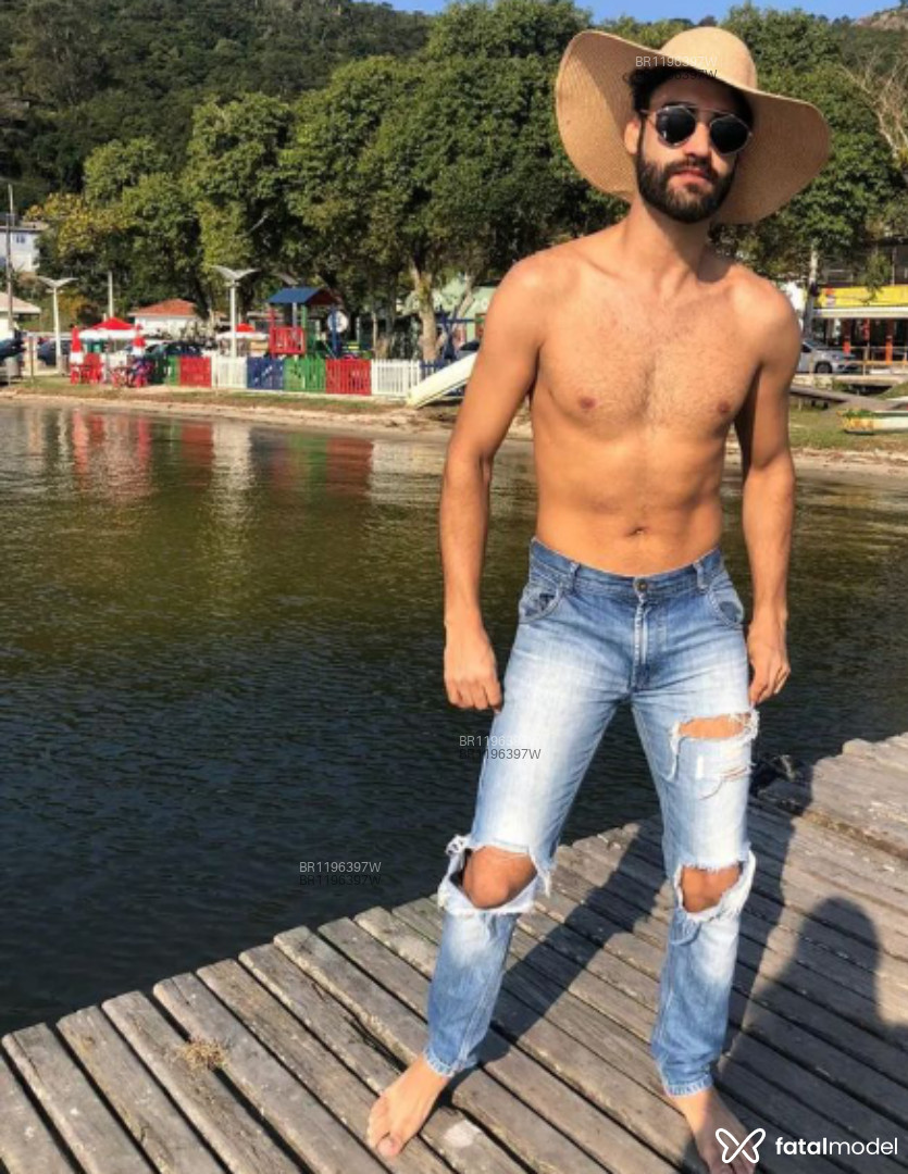 Acompanhante homem com cabelo castanho de olhos castanhos em Porto Alegre - Lucas Ribeiro