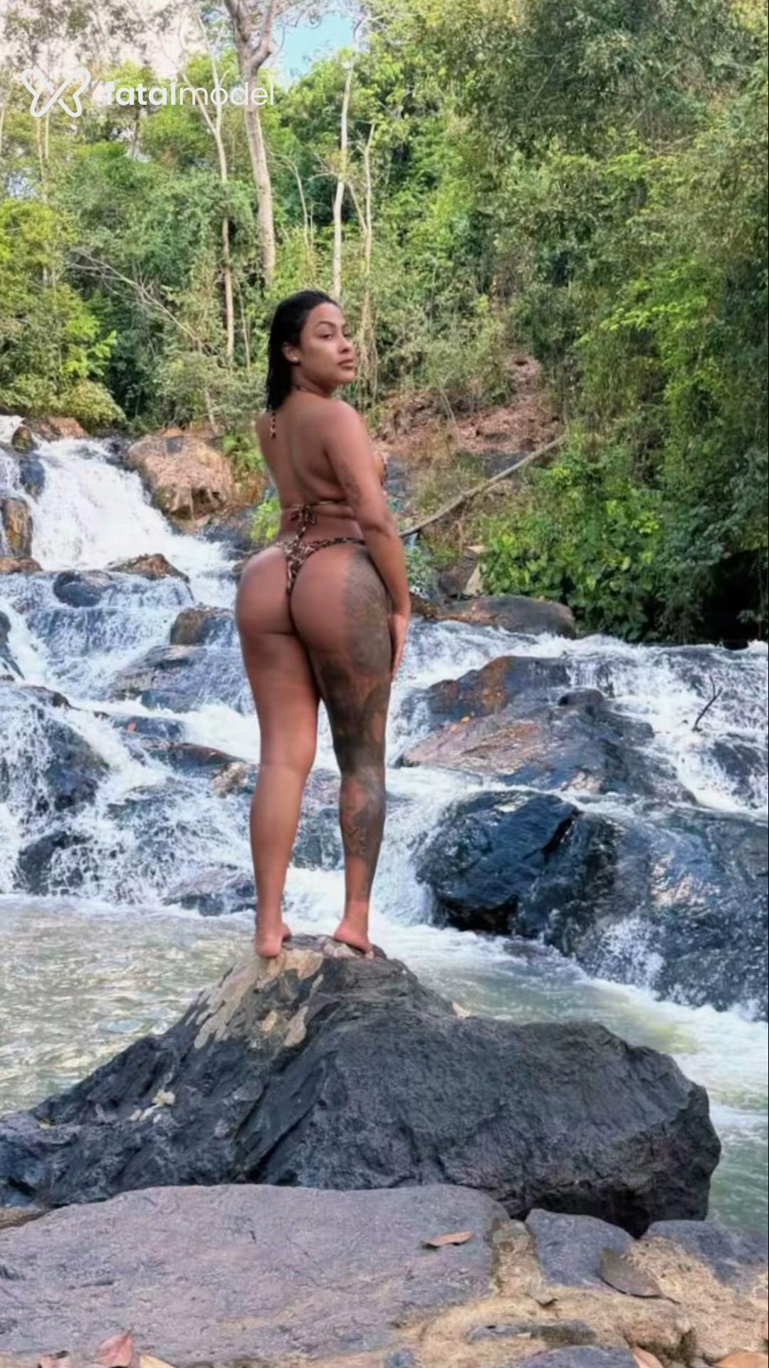 Acompanhante mulher morena (o) de olhos pretos - Mirela Santos