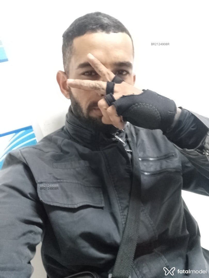 Acompanhante homem com cabelo castanho de olhos pretos em São Paulo Acompanhante homem com cabelo castanho de olhos pretos em São Paulo - Oliver Leozin