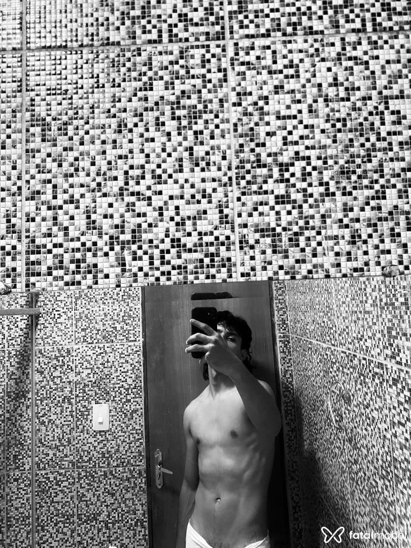 Acompanhante homem morena (o) de olhos pretos em Rio de Janeiro Acompanhante homem morena (o) de olhos pretos em Rio de Janeiro - Matheus Lima