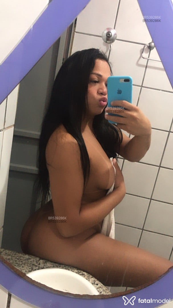 Acompanhante travesti morena (o) de olhos castanhos em Teresina - Emanuelly Gomes