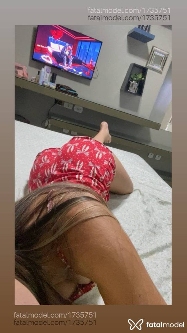 Acompanhante mulher loira (o) de olhos pretos - Maria Luisa