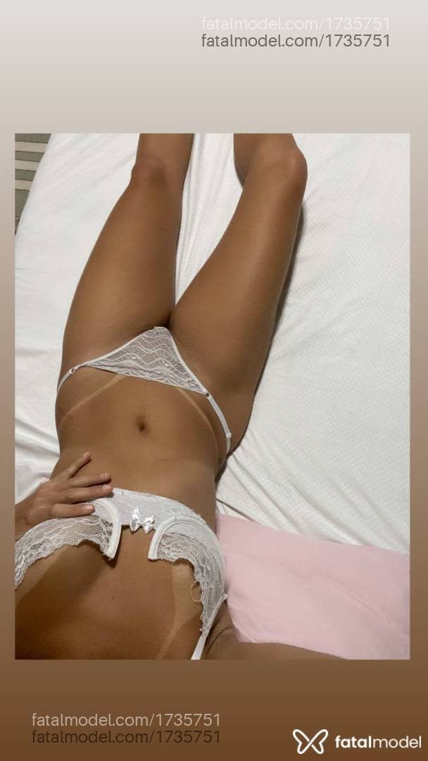 Acompanhante mulher loira (o) de olhos pretos - Maria Luisa