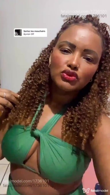 Acompanhante mulher morena (o) de olhos pretos - Pérola Taylor