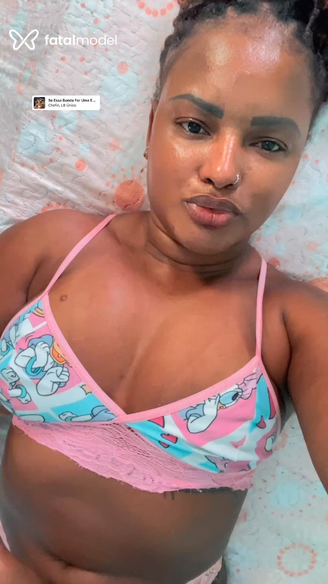 Acompanhante mulher morena (o) de olhos pretos - Pérola Taylor