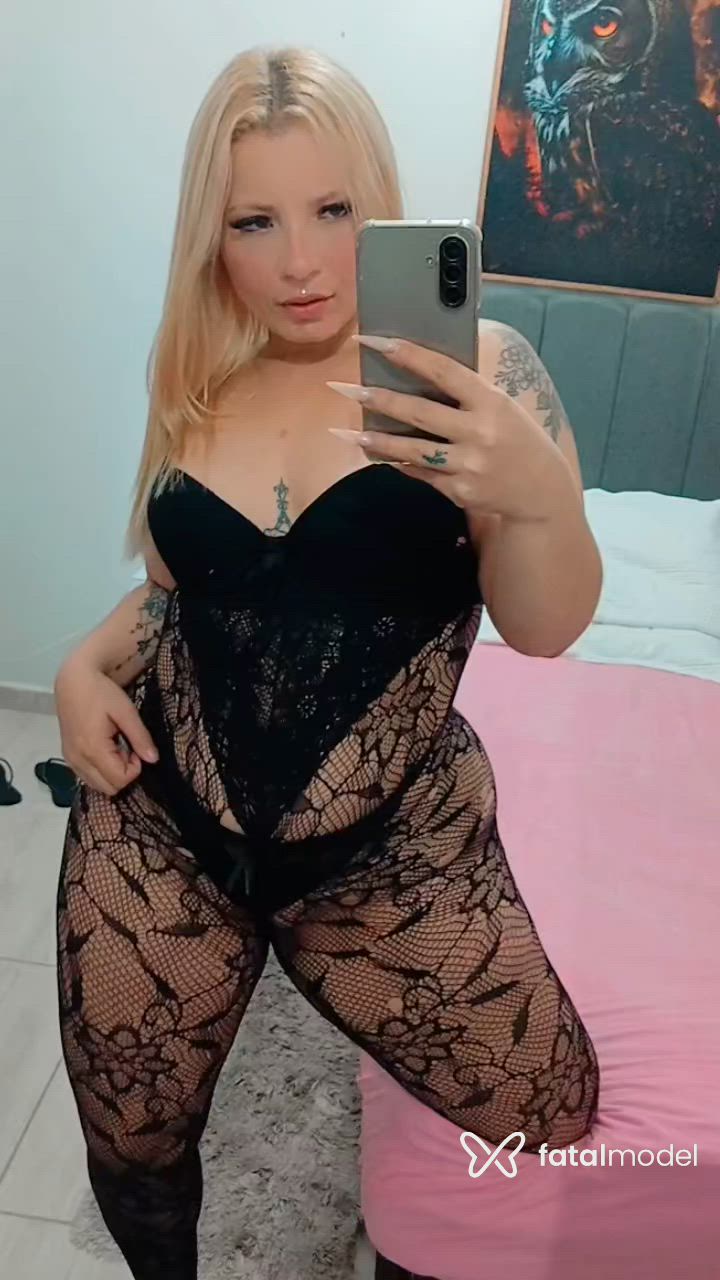 Acompanhante mulher loira (o) de olhos verdes - Angell Nogueira