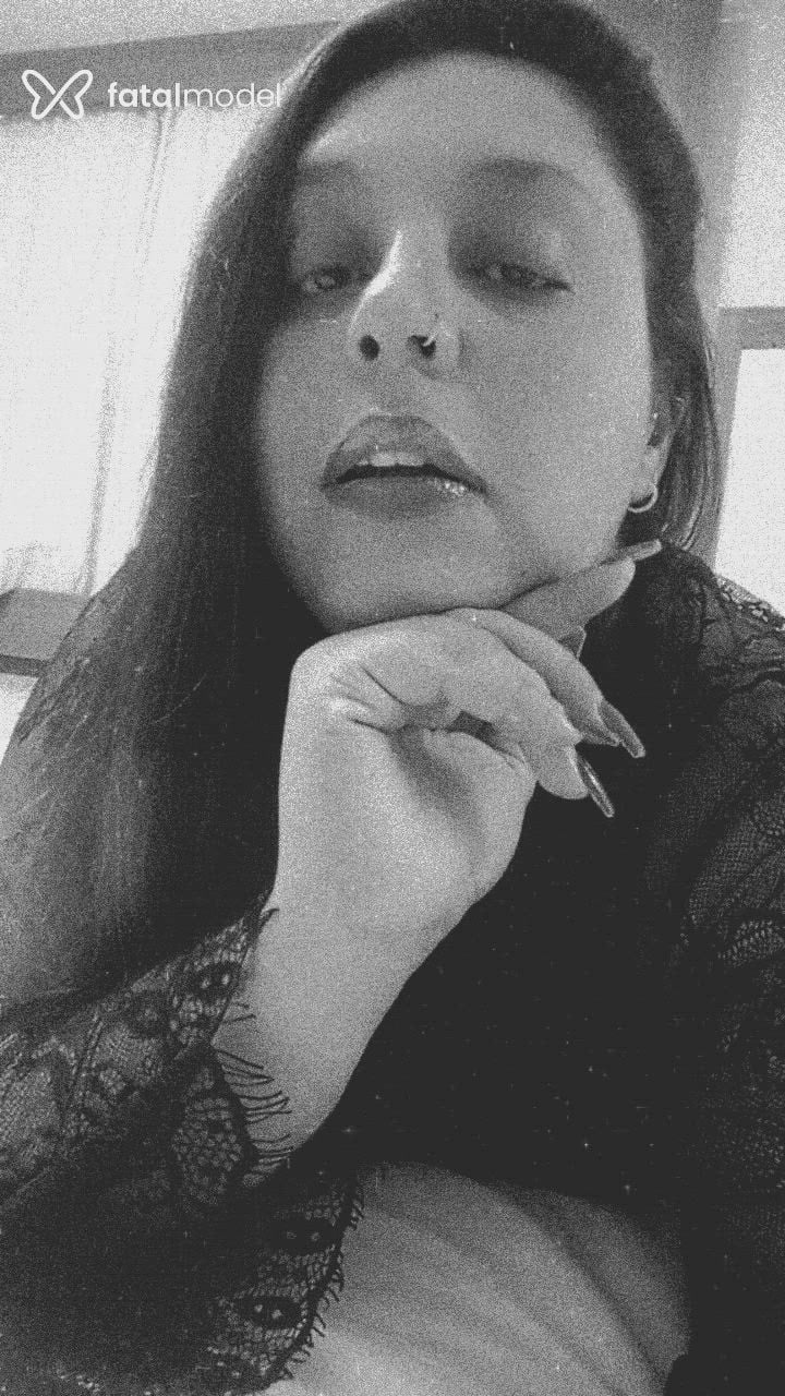 Acompanhante mulher com cabelo castanho de olhos castanhos - Nicole