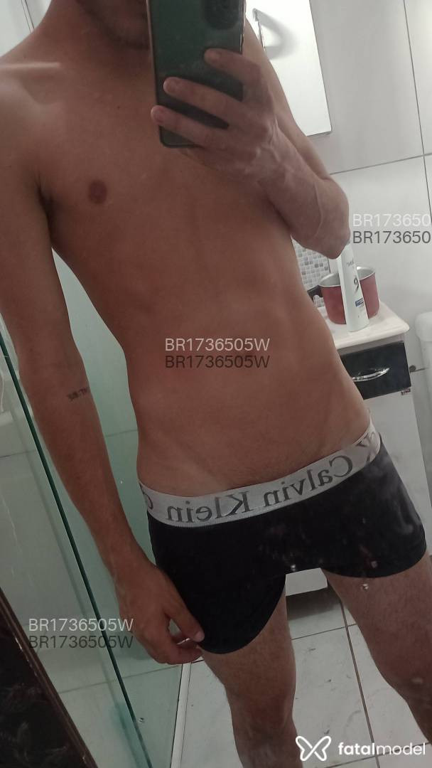 Acompanhante homem com cabelo castanho de olhos castanhos em Virtual Acompanhante homem com cabelo castanho de olhos castanhos em Virtual - Hiago
