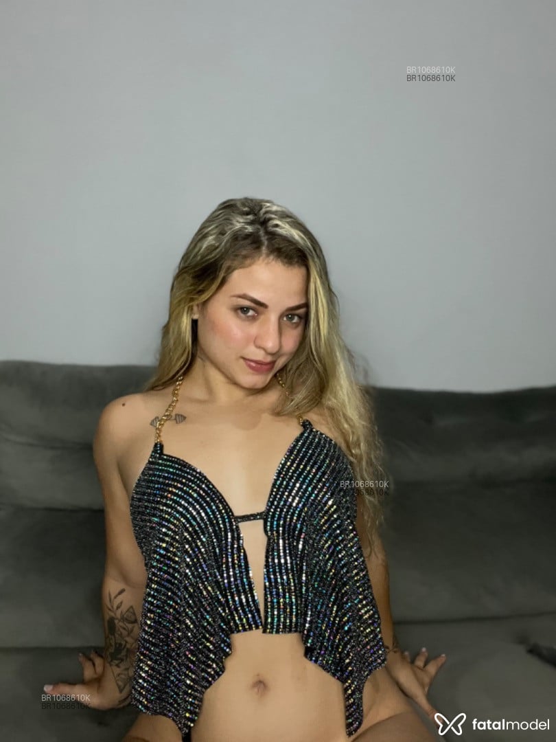 Acompanhante mulher loira (o) de olhos verdes em Virtual - Angel Gym Crush