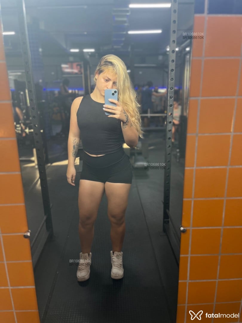 Acompanhante mulher loira (o) de olhos verdes em Virtual - Angel Gym Crush