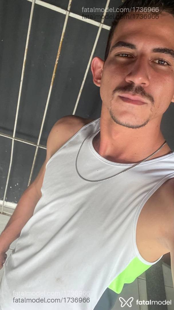 Acompanhante homem com cabelo castanho de olhos pretos - Willymassagista