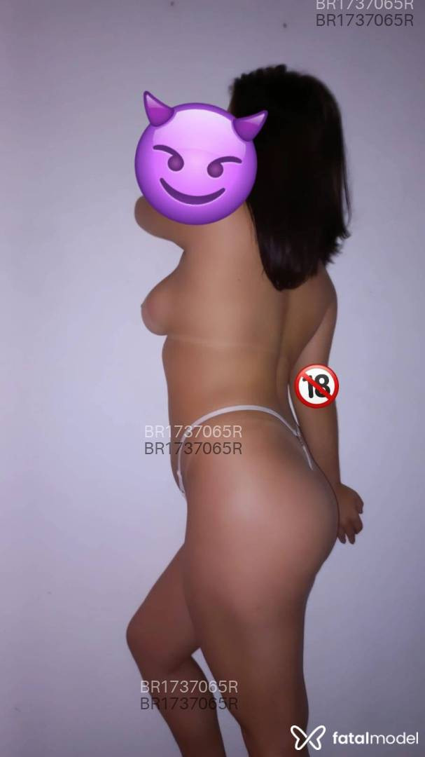 Acompanhante mulher com cabelo castanho de olhos castanhos em Virtual - Caroline Sophia