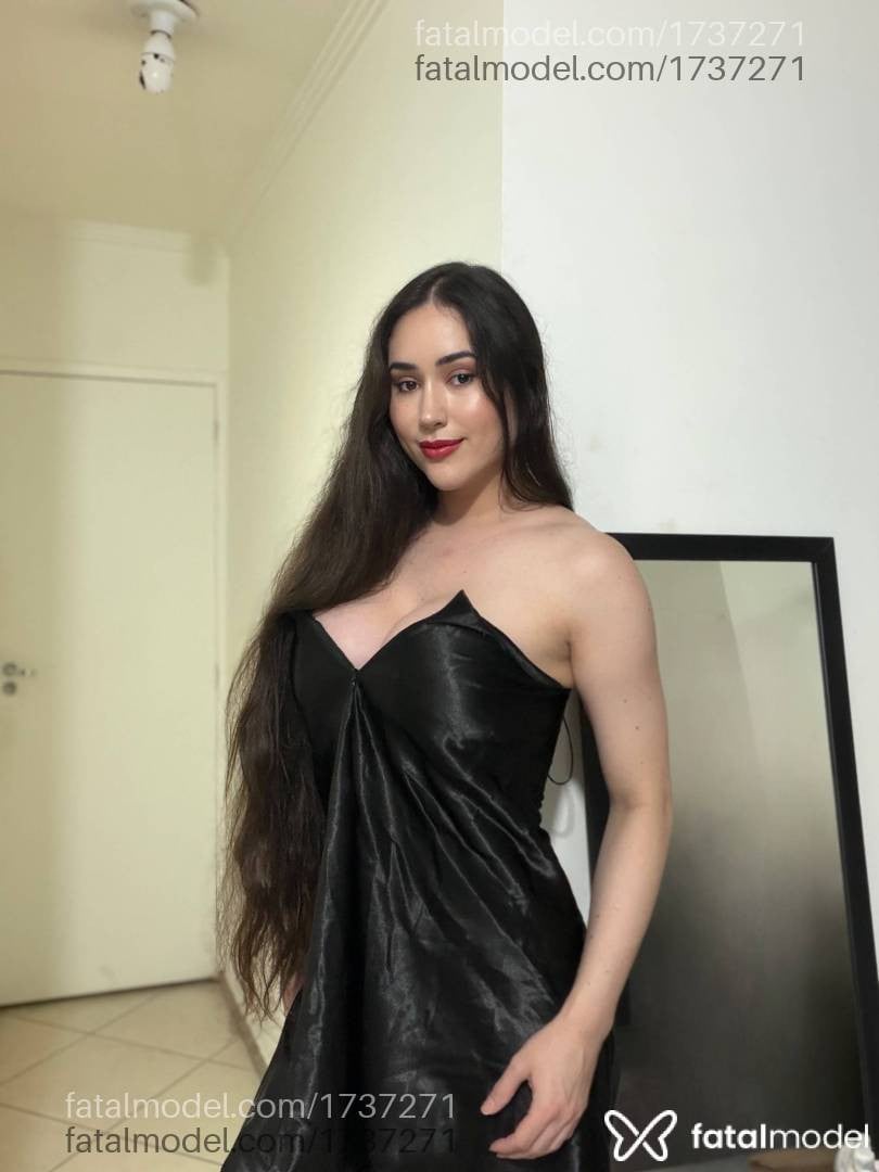 Acompanhante mulher trans com cabelo castanho de olhos castanhos - Izabella