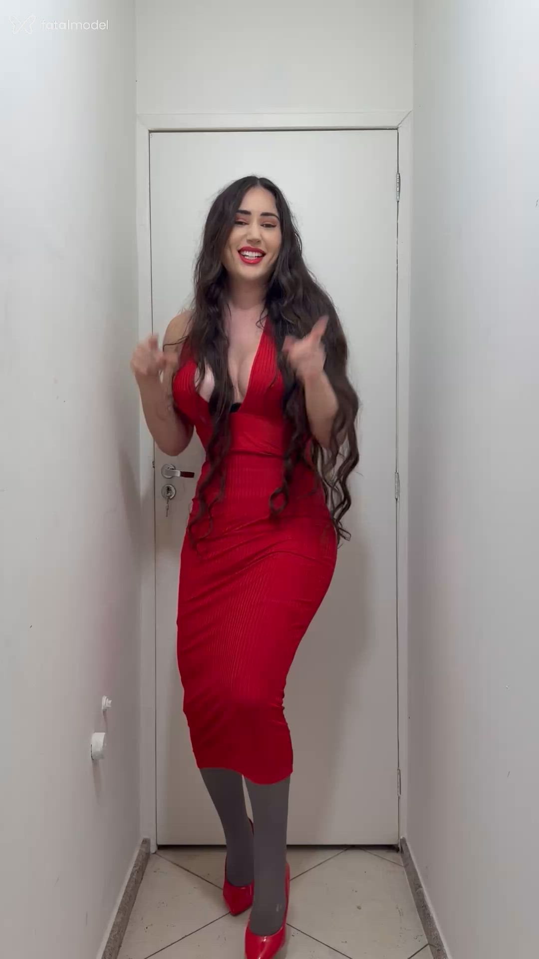 Acompanhante mulher trans com cabelo castanho de olhos castanhos - Izabella