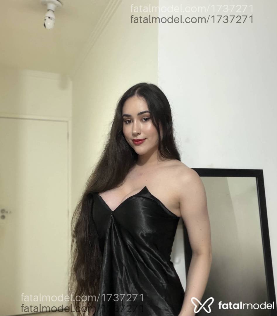 Acompanhante mulher trans com cabelo castanho de olhos castanhos em Virtual - Izabella