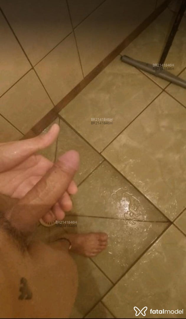 Acompanhante homem com cabelo castanho de olhos castanhos em Embu Acompanhante homem com cabelo castanho de olhos castanhos em Embu - Derik Junio