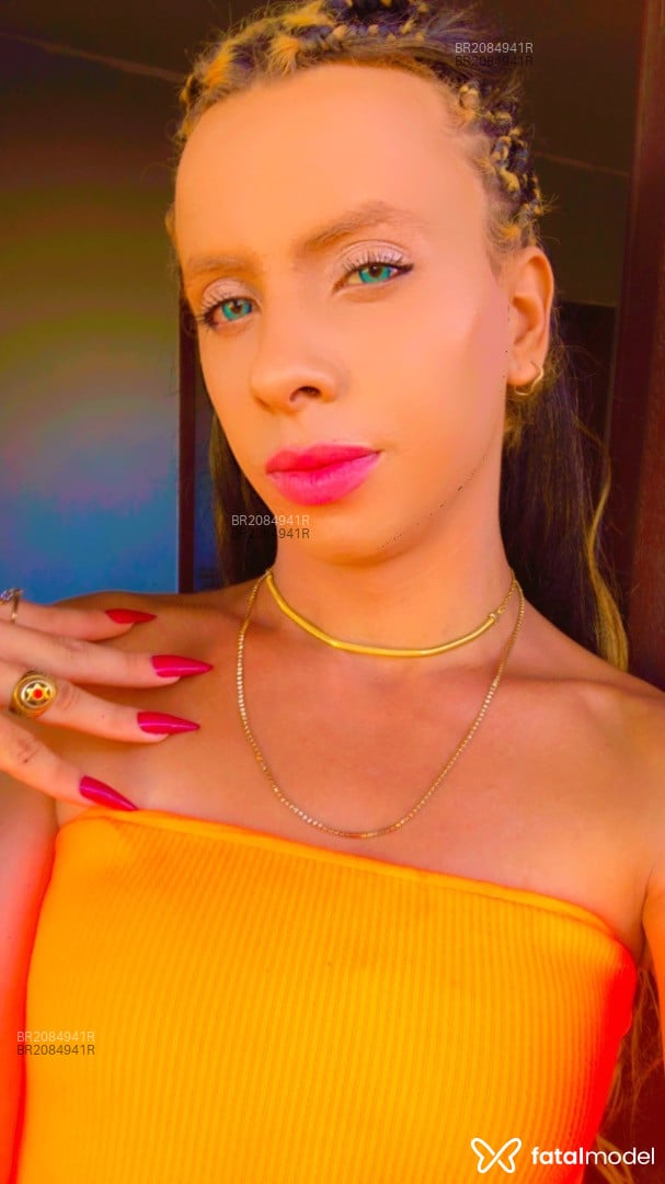 Acompanhante mulher trans loira (o) de olhos mel em Sombrio - ágatha