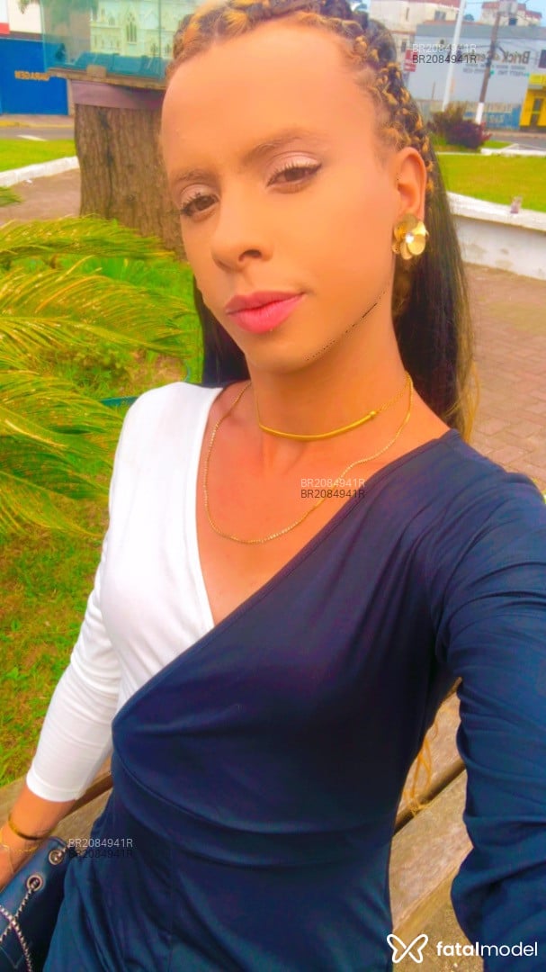 Acompanhante mulher trans loira (o) de olhos mel em Sombrio - ágatha