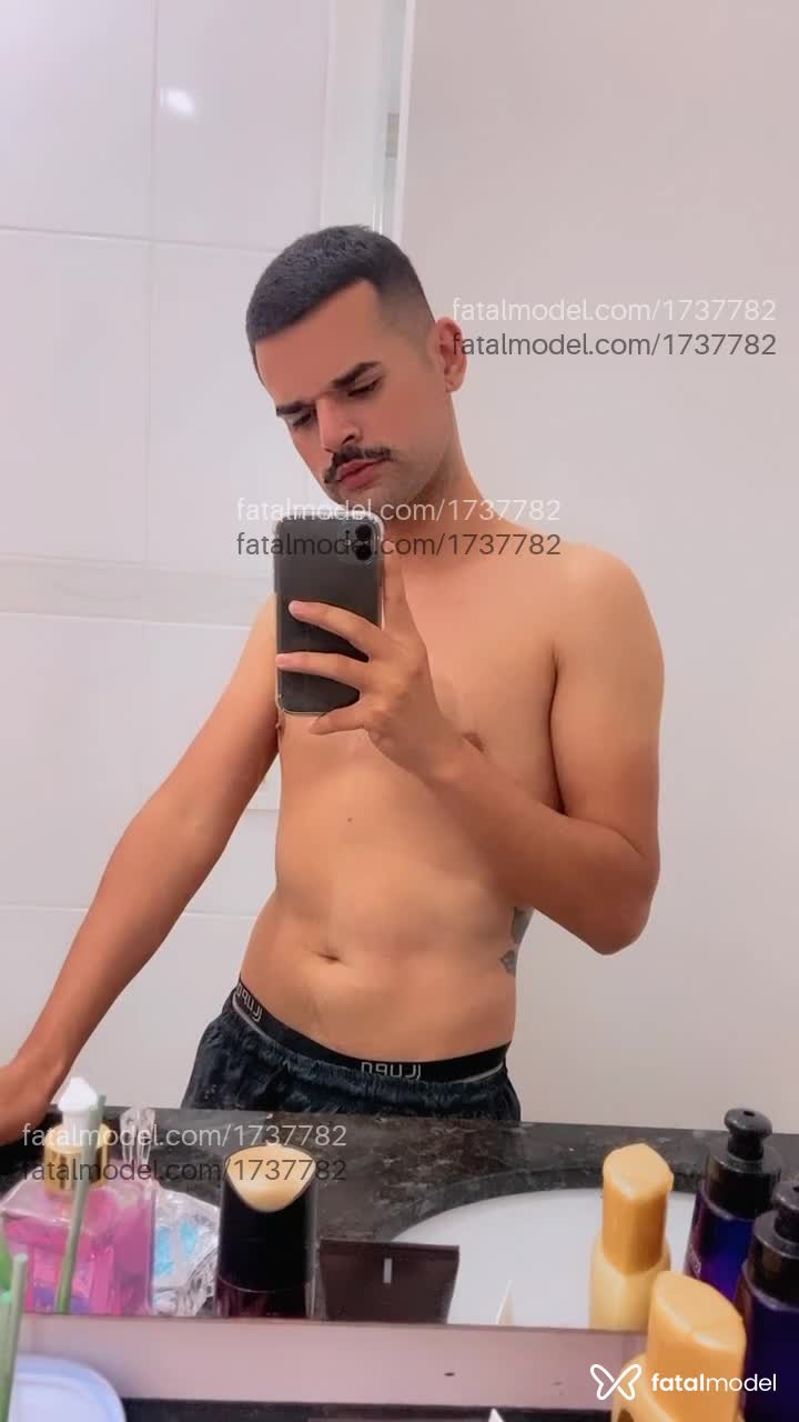 Acompanhante homem morena (o) de olhos castanhos em São José - Rafaell Cardoso