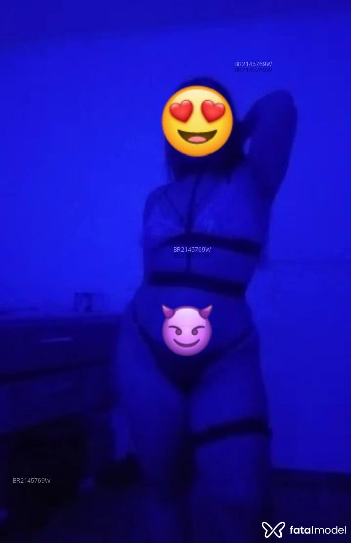 Acompanhante mulher com cabelo castanho de olhos castanhos em Porto Alegre Acompanhante mulher com cabelo castanho de olhos castanhos em Porto Alegre - Sofia
