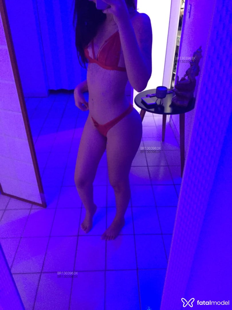 Acompanhante mulher morena (o) de olhos pretos - Yasmin