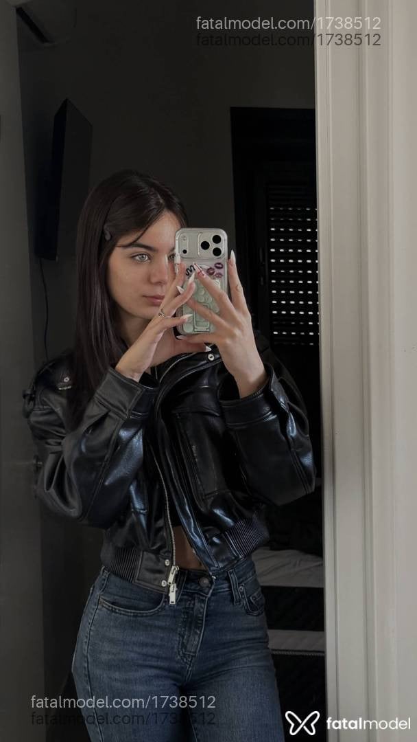 Acompanhante mulher com cabelo castanho de olhos verdes em São Paulo - Malu