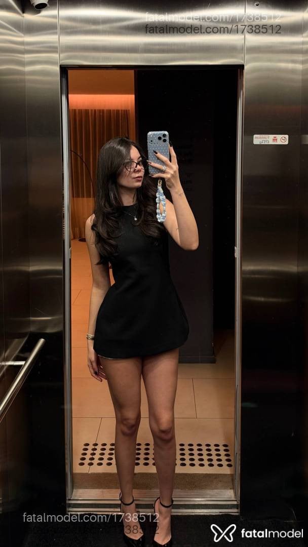 Acompanhante mulher com cabelo castanho de olhos verdes - Malu