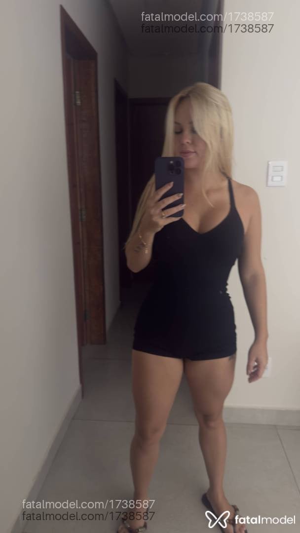 Acompanhante mulher loira (o) de olhos castanhos - Natalia