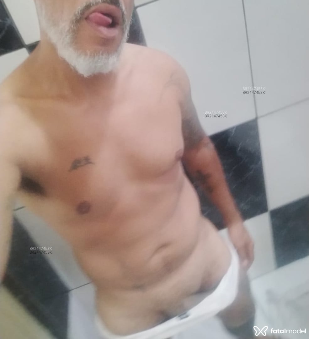Acompanhante homem com cabelo grisalho de olhos mel em São José dos Pinhais - Divine