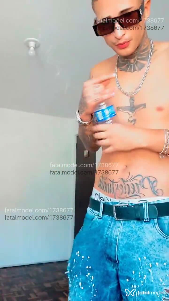 Acompanhante homem morena (o) de olhos castanhos - Erick tattuado Acompanhante homem morena (o) de olhos castanhos - Erick tattuado