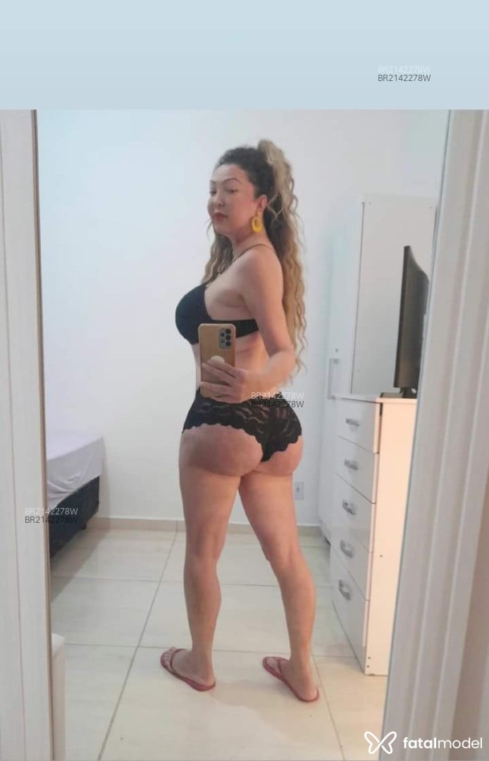 Acompanhante mulher trans loira (o) de olhos cinza em São Gonçalo - Luana Galiza