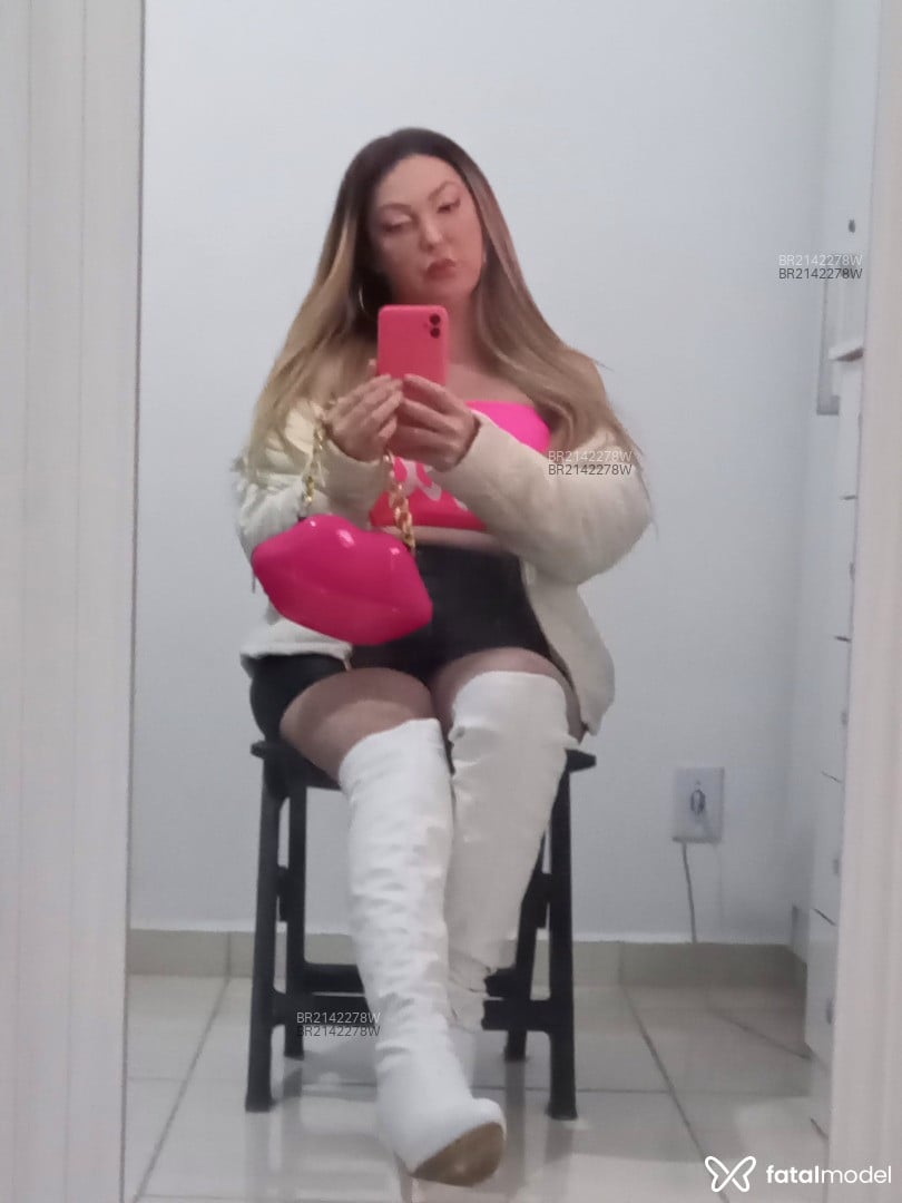 Acompanhante mulher trans loira (o) de olhos cinza em São Gonçalo - Luana Galiza
