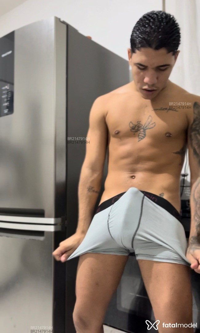 Acompanhante homem com cabelo castanho de olhos castanhos - Arthur Aguiar