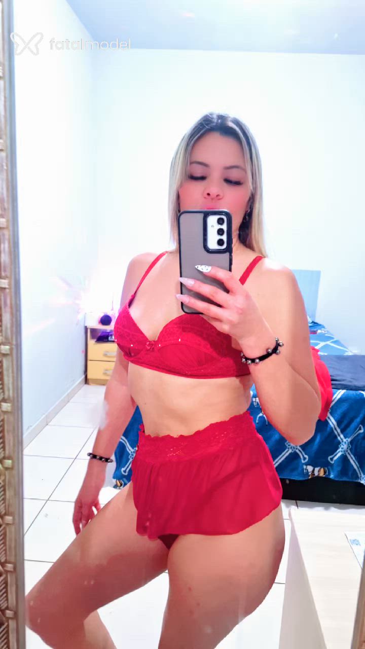 Acompanhante mulher loira (o) de olhos castanhos - Jully Belline
