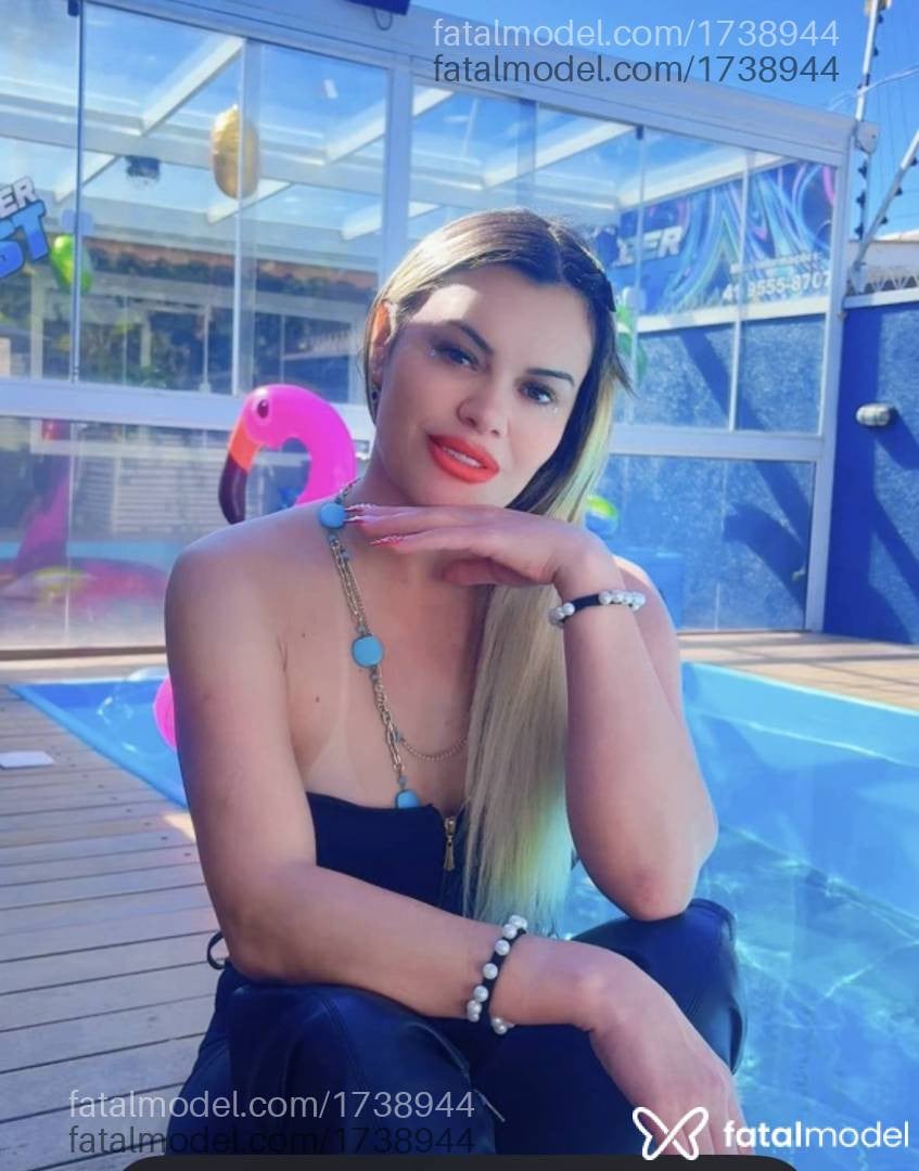 Acompanhante mulher loira (o) de olhos castanhos - Jully Belline