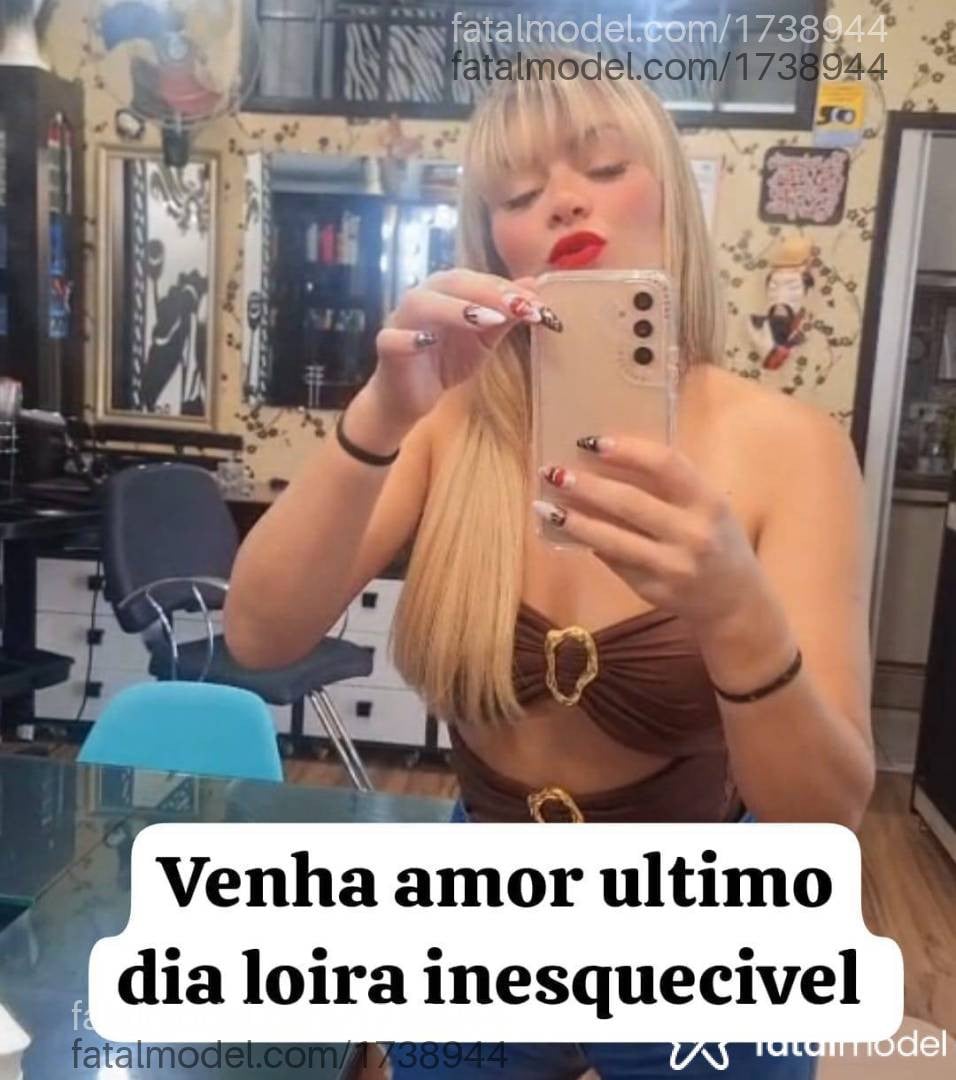 Acompanhante mulher loira (o) de olhos castanhos - Jully Belline