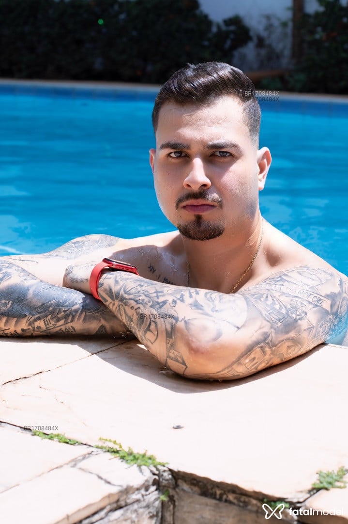 Acompanhante homem com cabelo castanho de olhos castanhos em Campinas - Henrique Primo