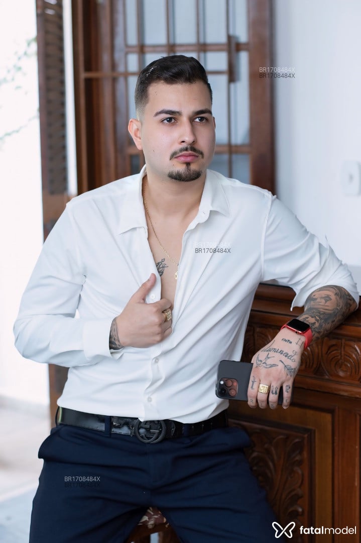 Acompanhante homem com cabelo castanho de olhos castanhos em Campinas - Henrique Primo