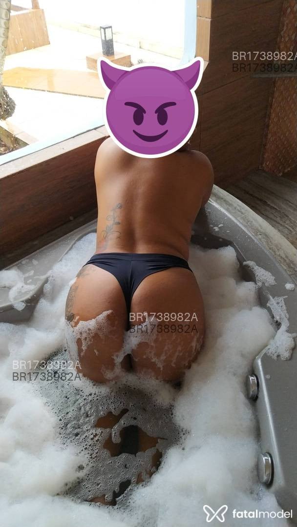 Acompanhante mulher morena (o) de olhos pretos em Uberlândia - Morena